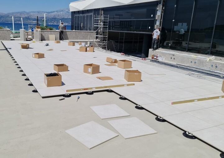 Pedestal supports arrive in Croatia, at the Grand Hotel View